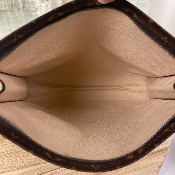 LOUIS VUITTON TOILETRY 26 VINTAGE POUCH BAG - Picture 9 of 10